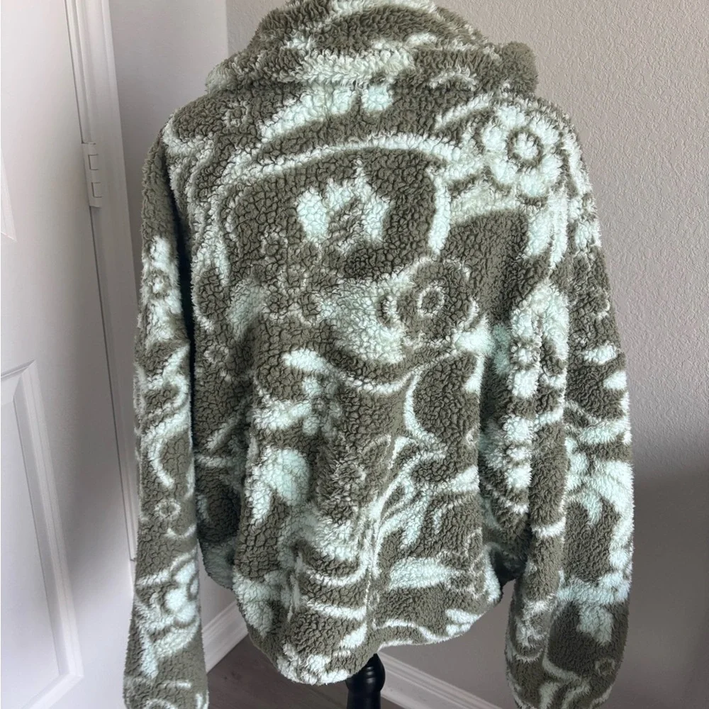 AMERICAN EAGLE Zip-Up Bear Hug Sherpa Sweatshirt Green L/XL - Picture 4 of 5